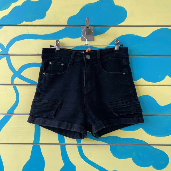 Short Negro con imitacion de bolsillo