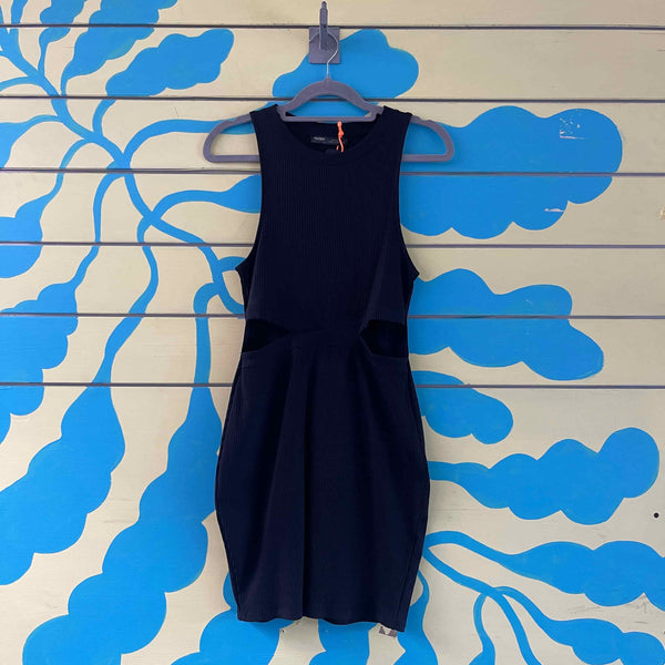 Vestido negro de tela tejida