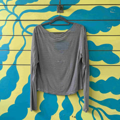 Blusa blanca de rayas negra