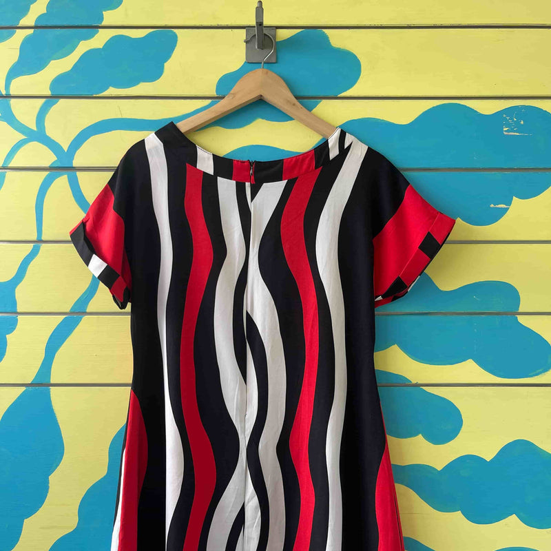 Vestido negro, rojo, blanca talla M|L - Image 3