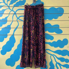 Pantalon negro con jaspeados amarillos cafes talla 26
