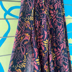 Pantalon negro con jaspeados amarillos cafes talla 26