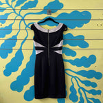 Vestido negro con detalles blancos - Thumbnail 2