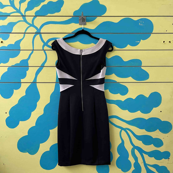 Vestido negro con detalles blancos - Secondary