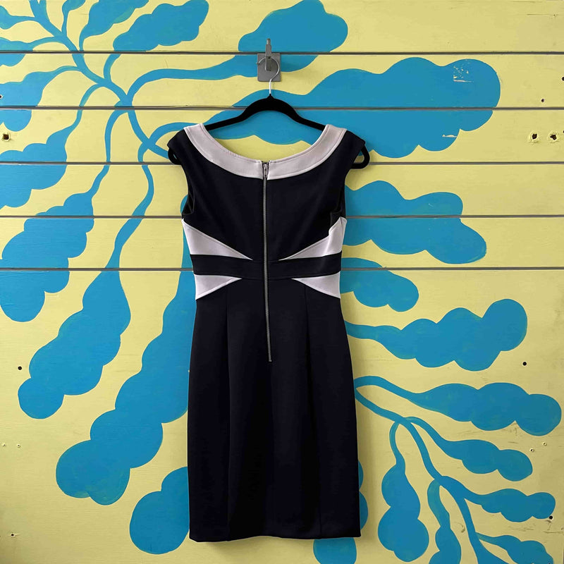 Vestido negro con detalles blancos - Image 2