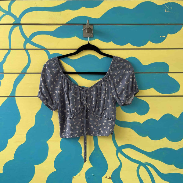 crop top azul con flores talla XS