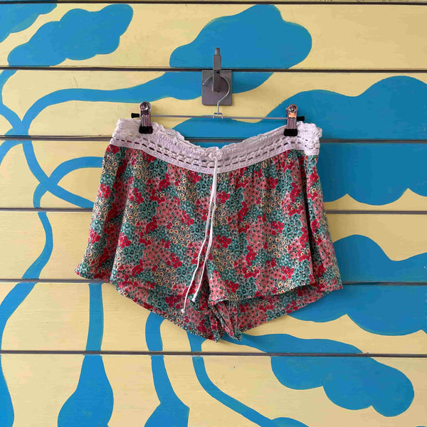 Short de flores verdes y rosas talla M
