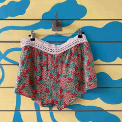 Short de flores verdes y rosas talla M