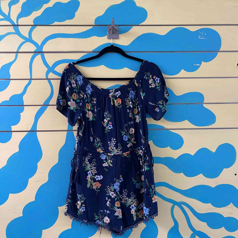 Vestido short azul con flores blancas talla M - Image 2