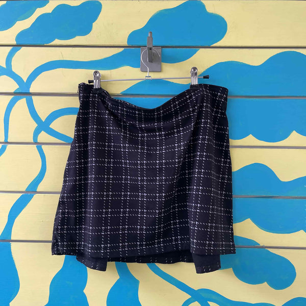 Minifalda negra de rayas blancas talla L - Secondary