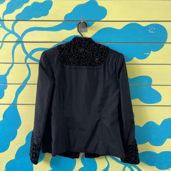 Chaqueta negra bordada talla M - Secondary