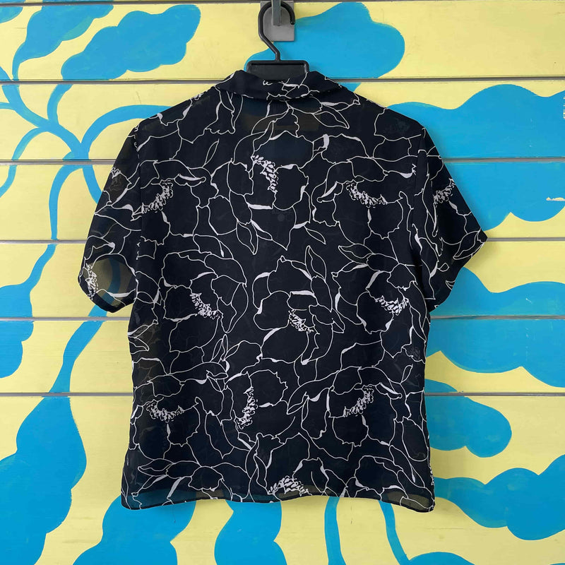 Camisa negra con dibujos blancos talla 12 - Image 2