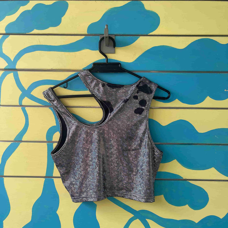 Crop top platinado asimetrico talla S - Image 1