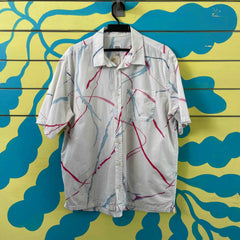 Camisa de hombre blanca con rayas azules y rojas talla XL