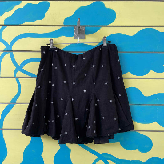 Minifalda negra flores blancas talla 8