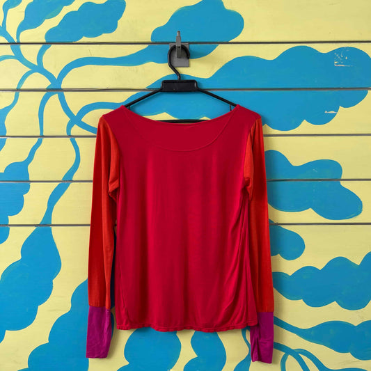 Camiseta roja y morada talla 6