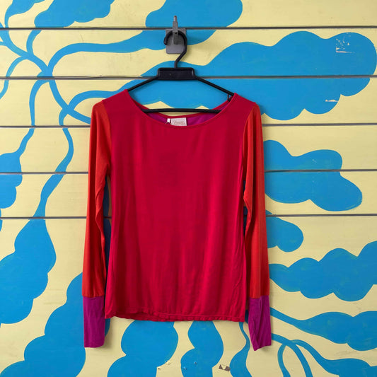 Camiseta roja y morada talla 6