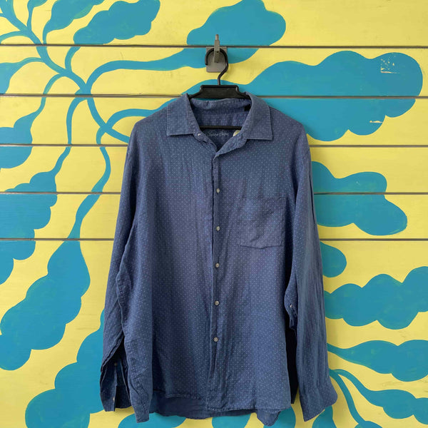 Camisa azul bolas blancas talla L