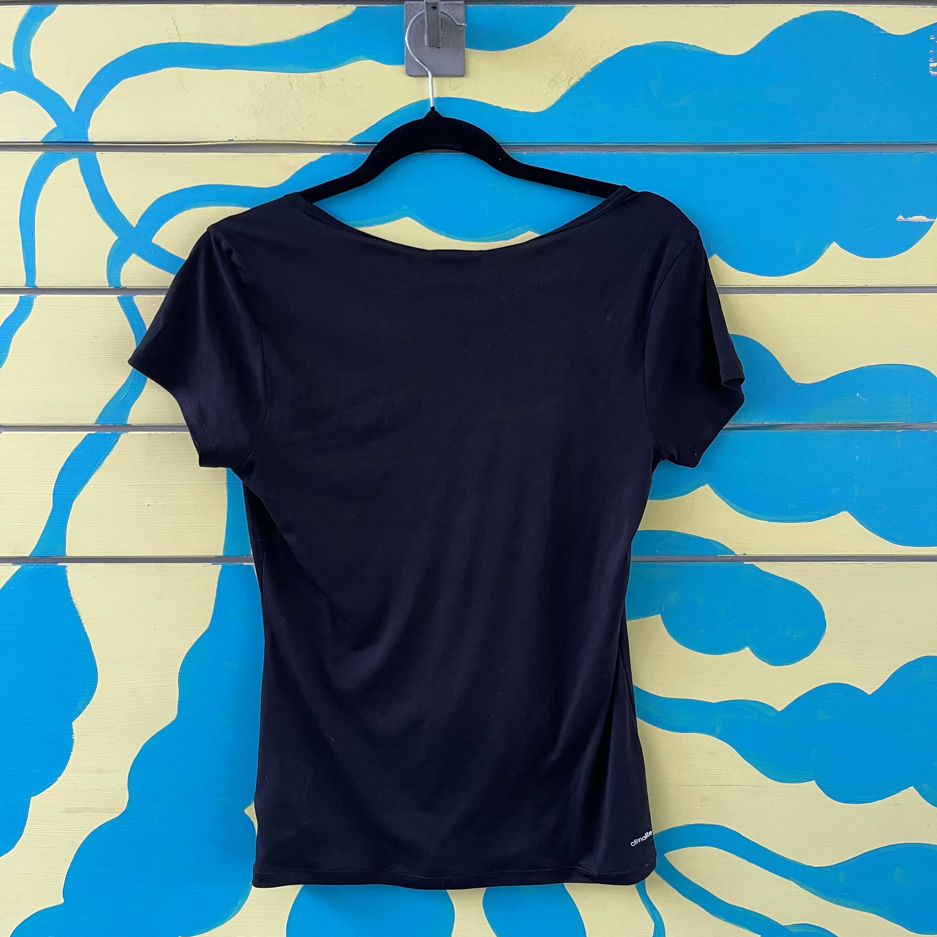 Camiseta negra adidas con gusanito talla 34