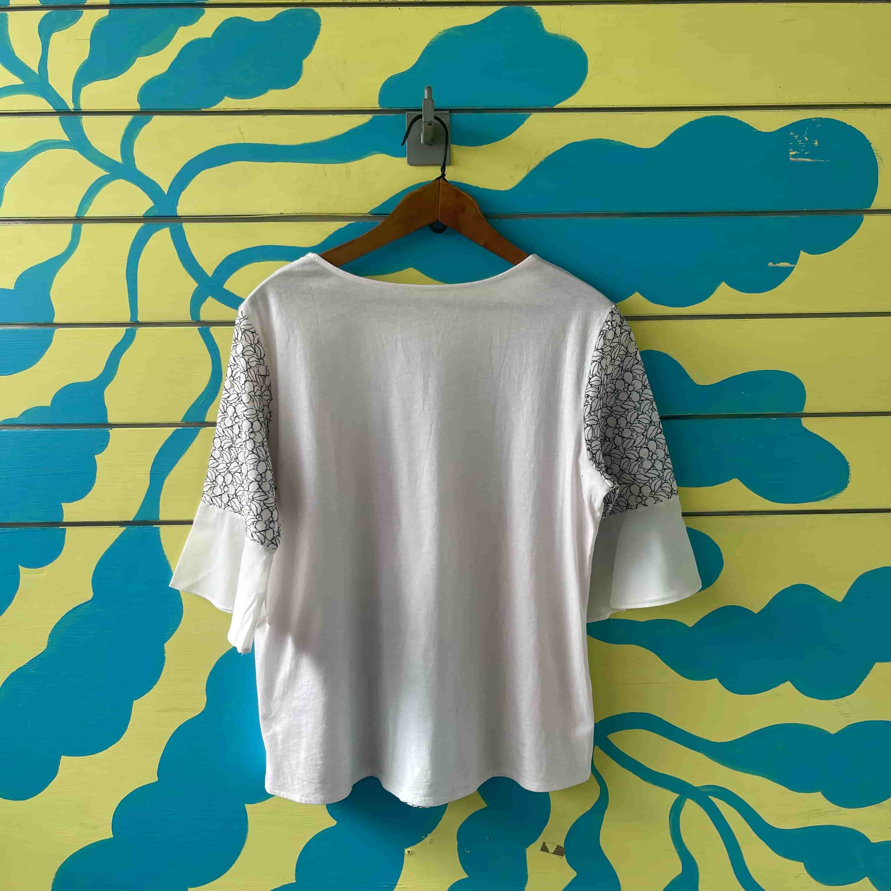 Camisa de flores negras adelante talla L/G