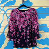 Camisa negra con flores rosadas talla L