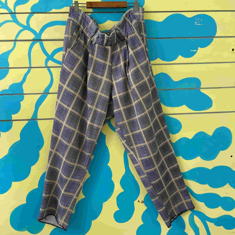 Pantalon de cuadros negro y amarillo talla L - Image 2