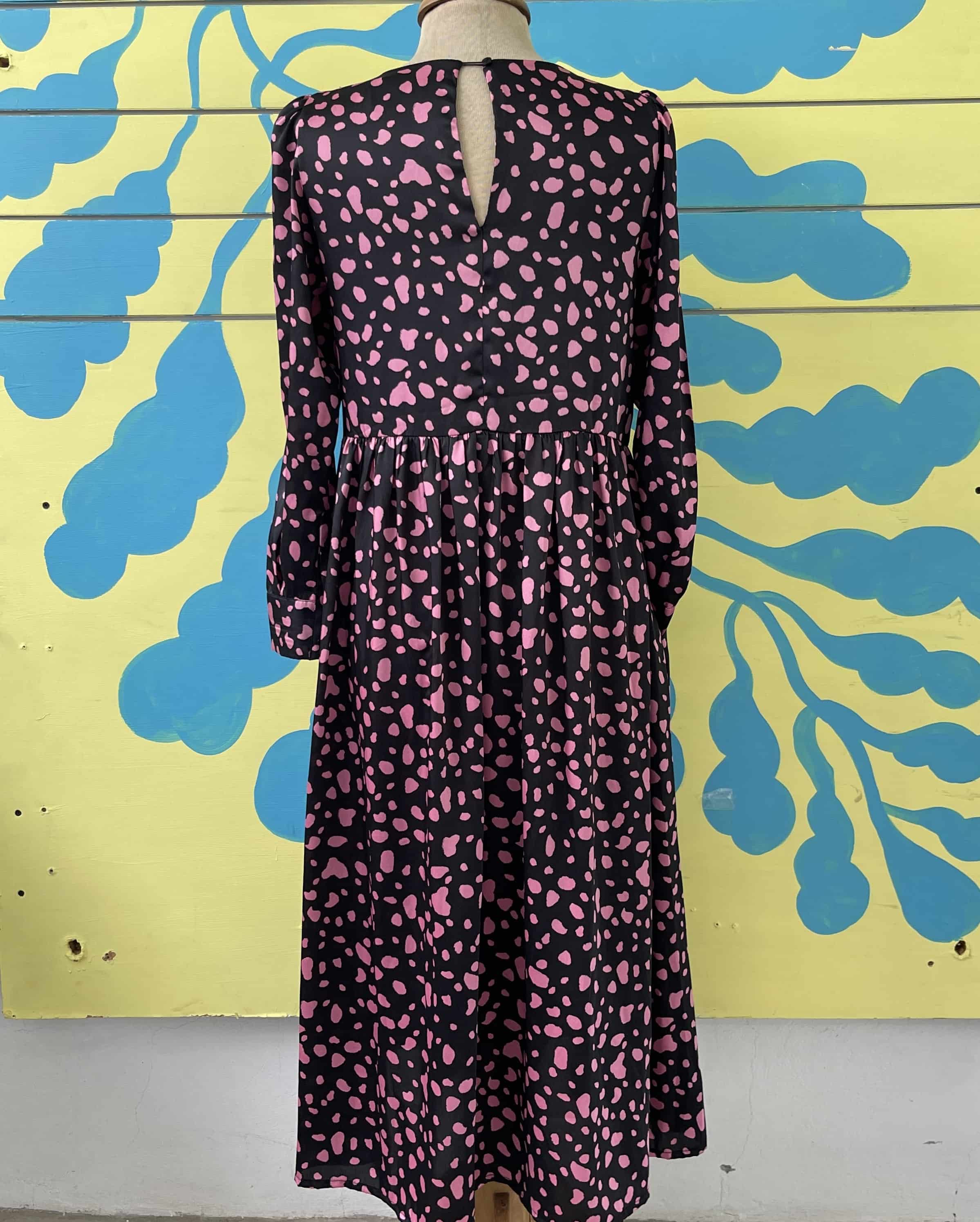 Vestido negro con manchas rosadas talla 28/M - Gallery 2