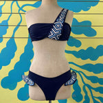 Bikini azul oscuro con aplicaciones de mola - Thumbnail 1