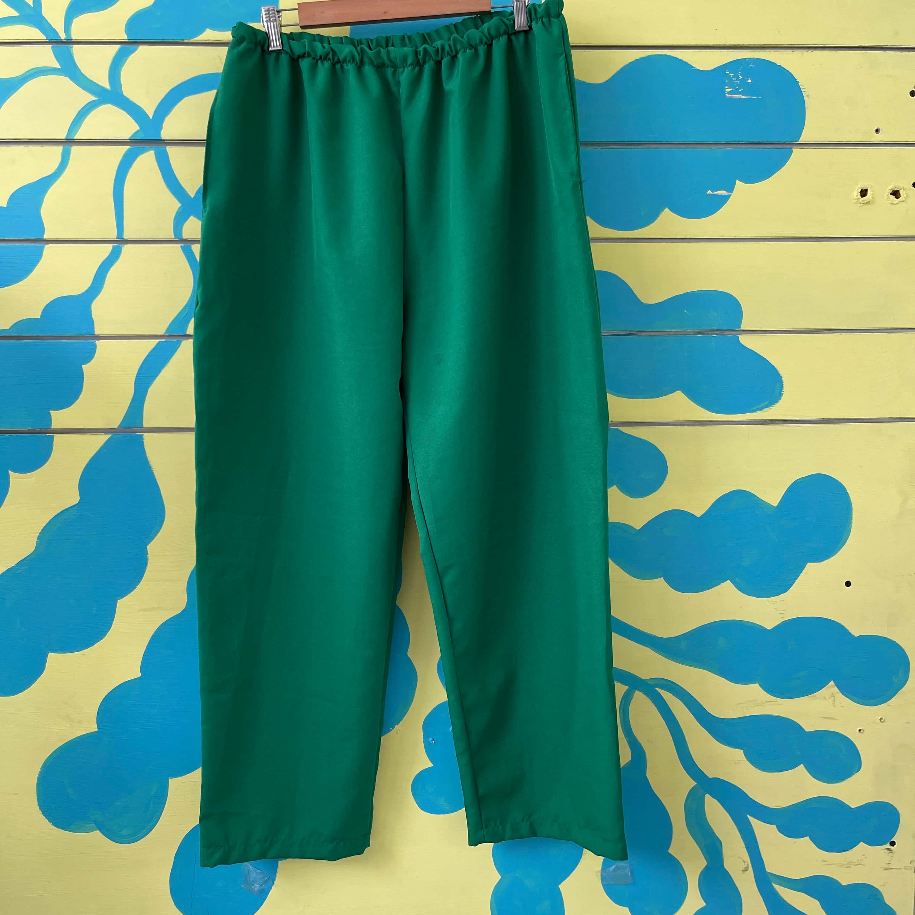 Pantalón verde talla L - Gallery 1