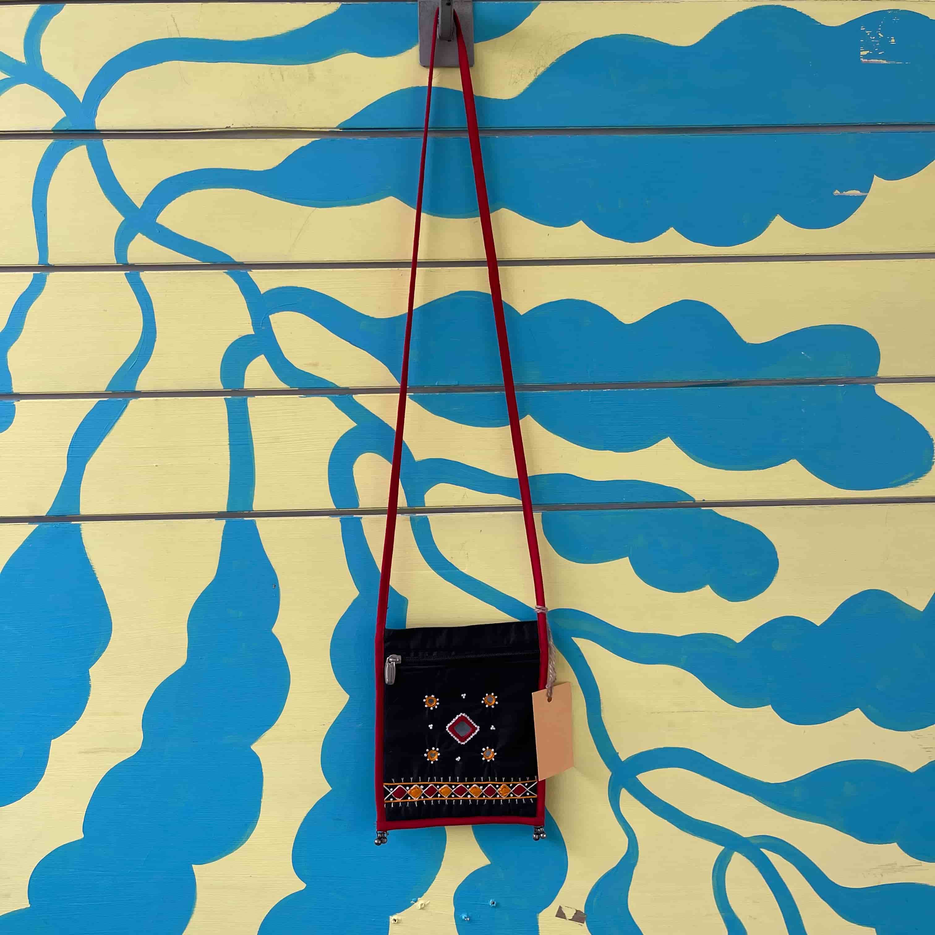 Bolso negro con rojo - Gallery 1