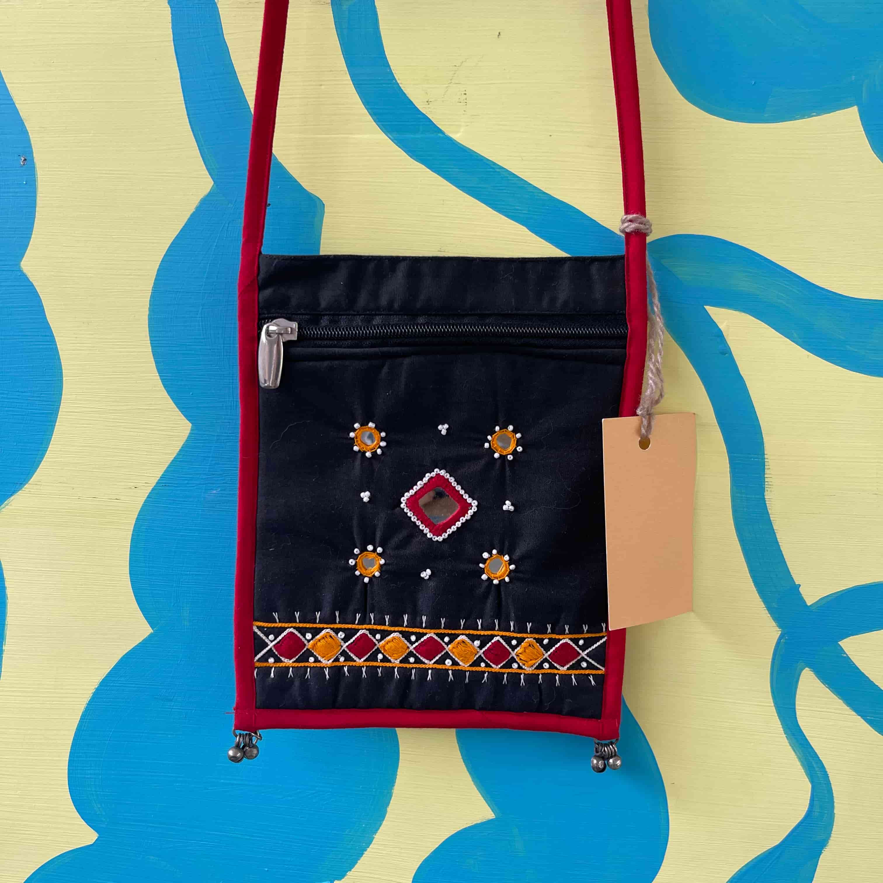 Bolso negro con rojo - Gallery 2
