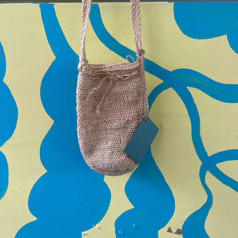 Mini mochila tejida - Image 2