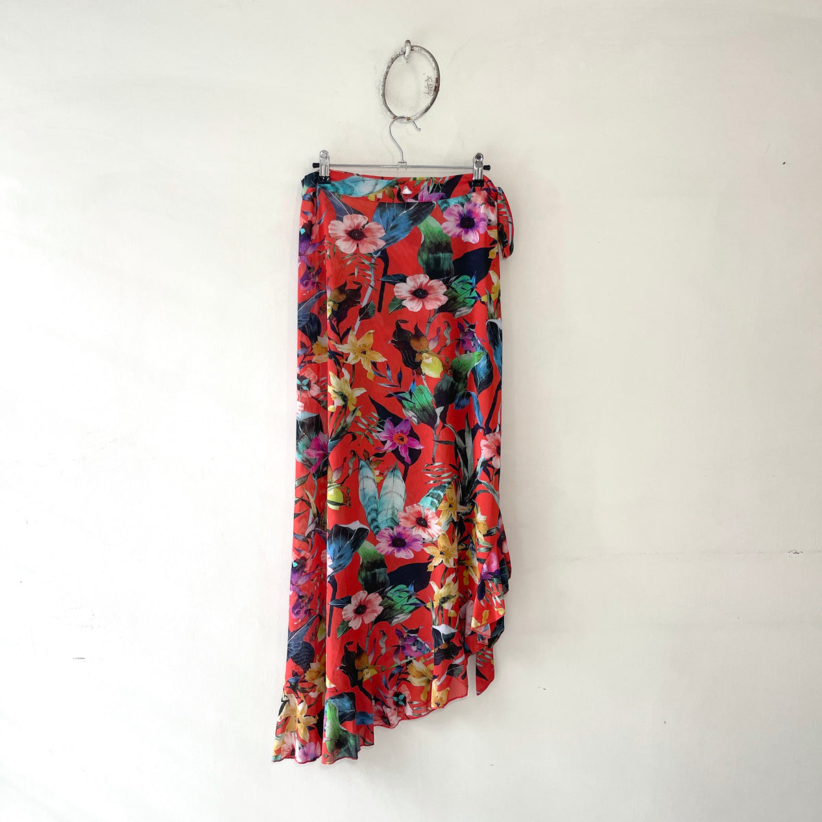 Falda Pareo de Flores Fondo Rojas