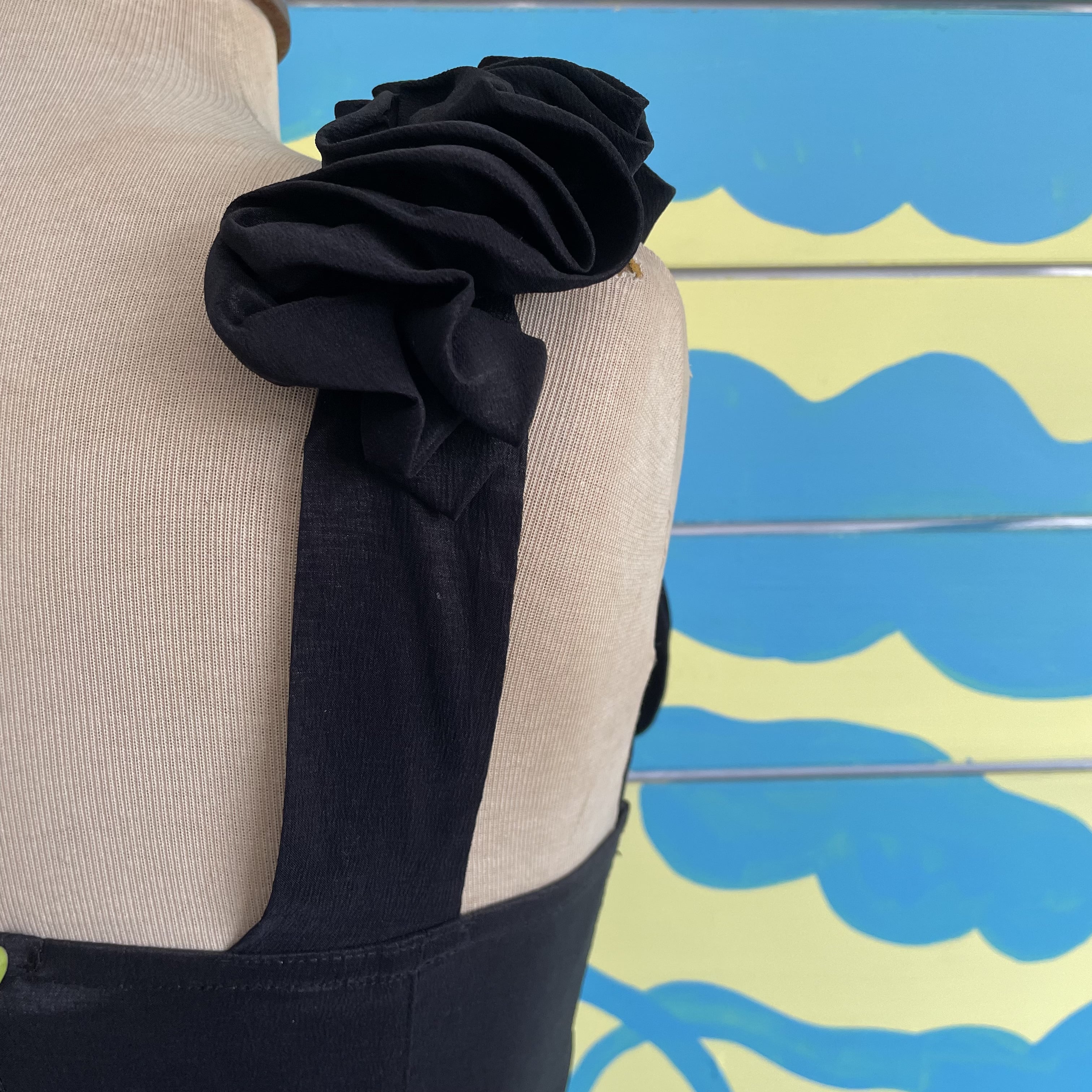 Vestido de Fiesta Negro Rosas Pegado