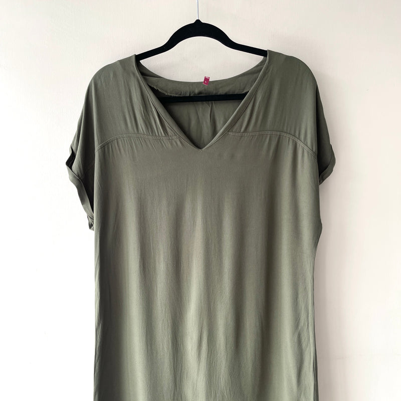 Vestido o Camisa Larga Cuello V Verde Militar - Image 3