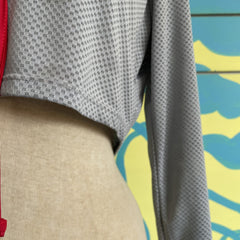 Crop Top Deportivo Gris Capucha