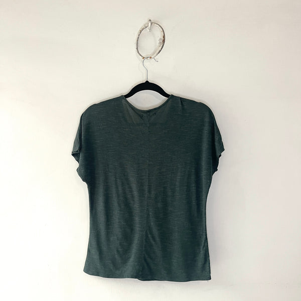 Camisa Verde Cuello V tiras - Secondary