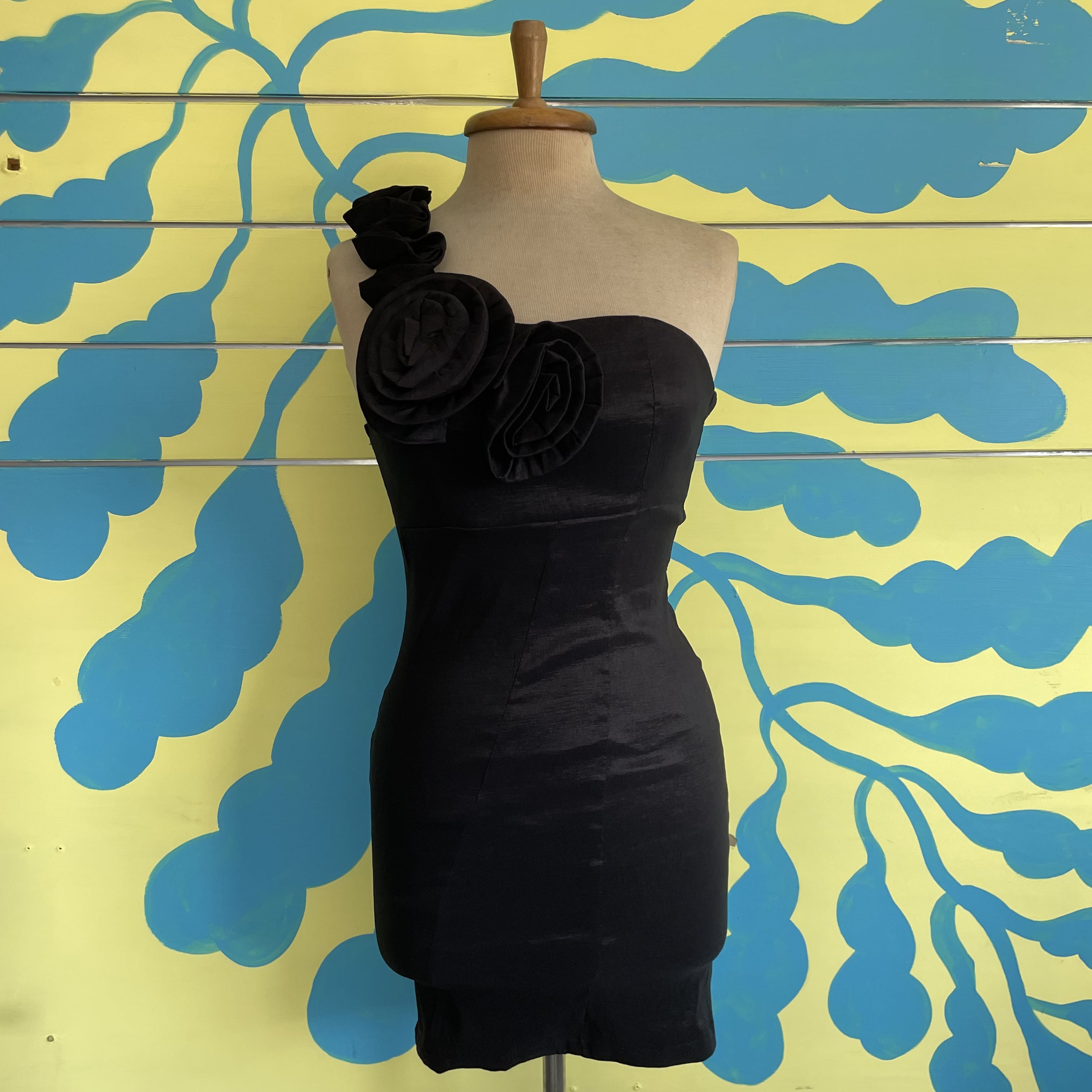 Vestido de Fiesta Negro Rosas Pegado