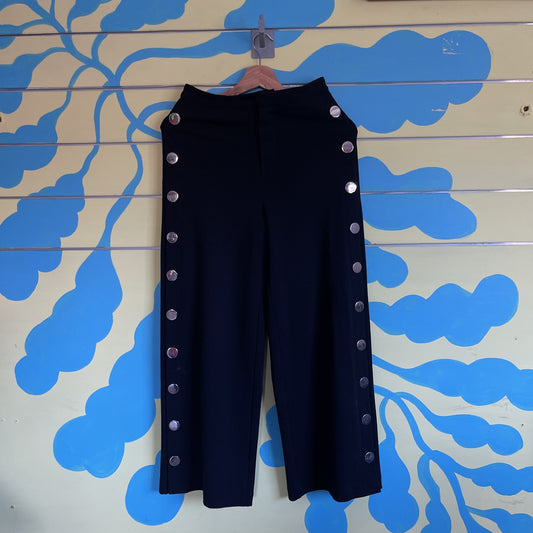 Pantalon Negro Botones Dorados