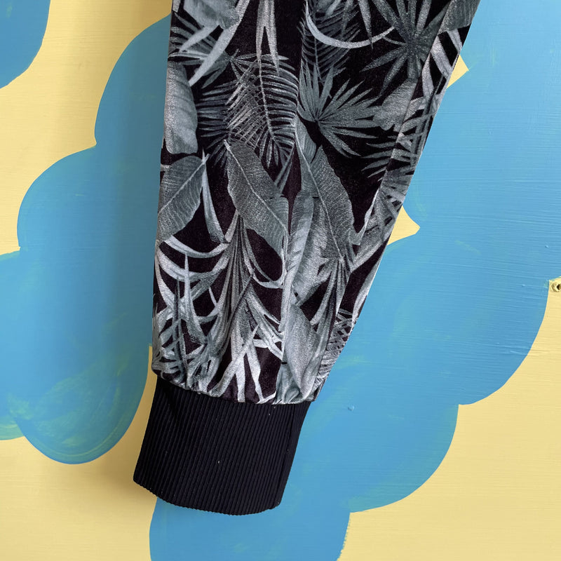 Jogger Velvet Estampado Selva - Image 3