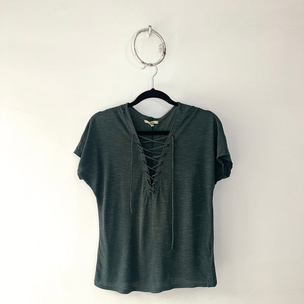 Camisa Verde Cuello V tiras