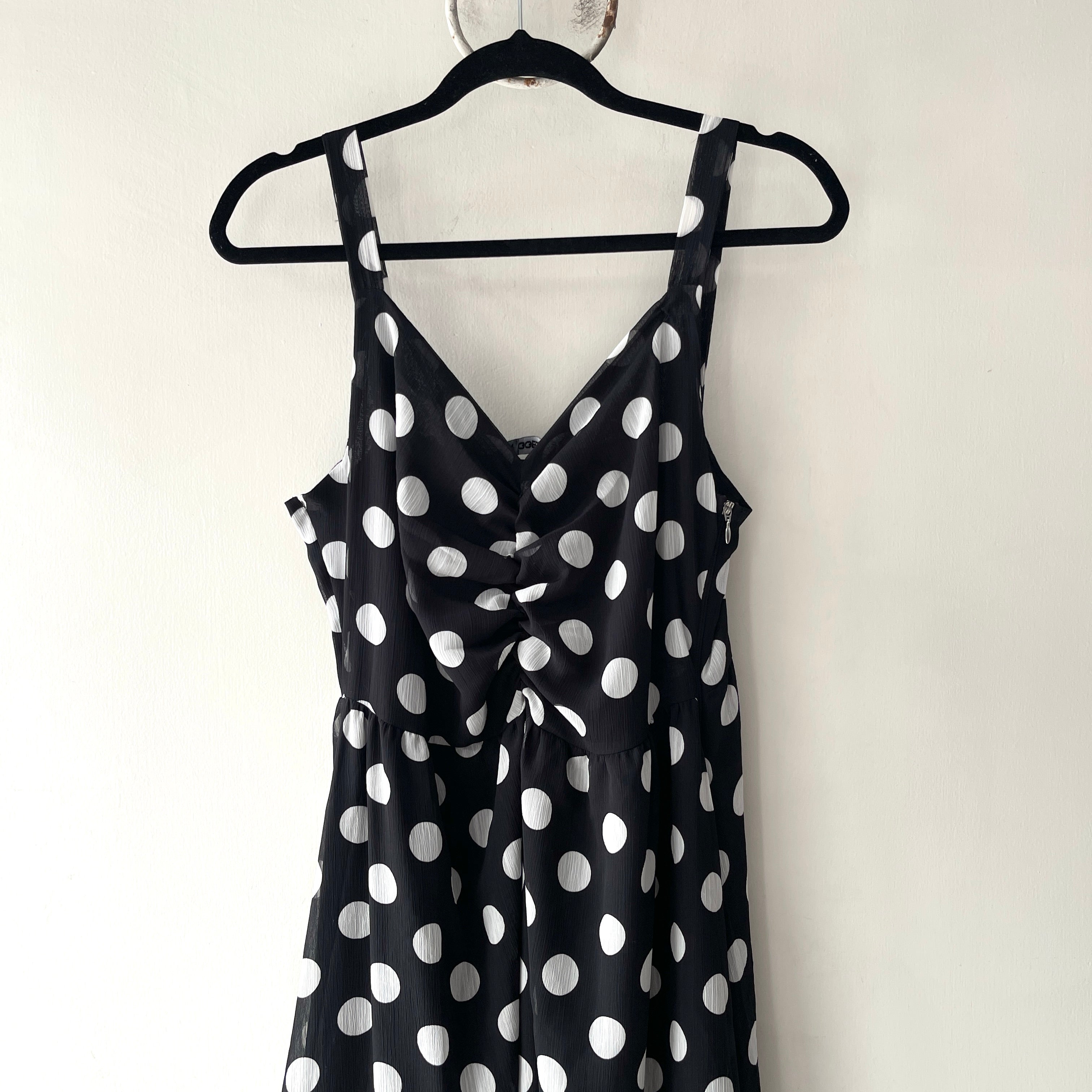 Vestido Negro Tiras Lunares Blancos Grandes