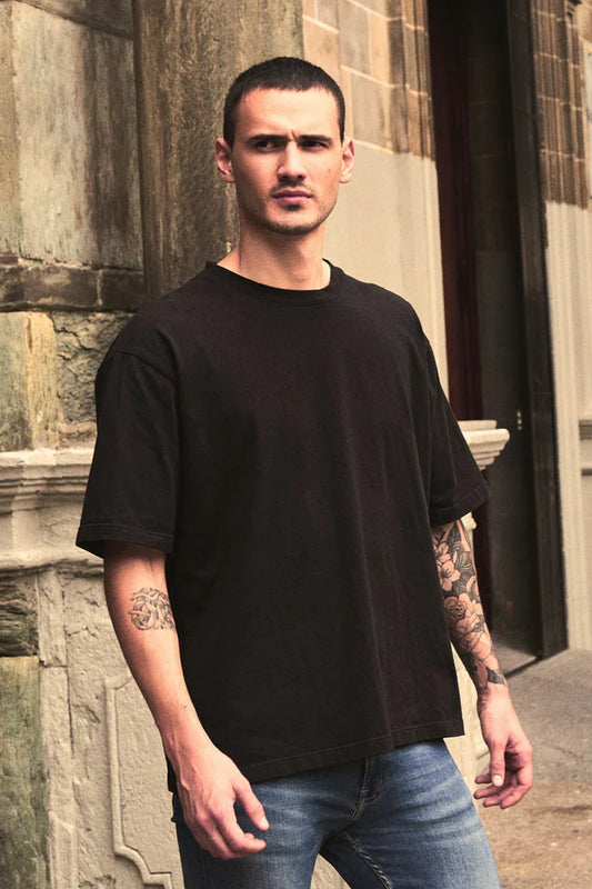 Camiseta Berlín Negra 100% Algodón Box Fit Andante