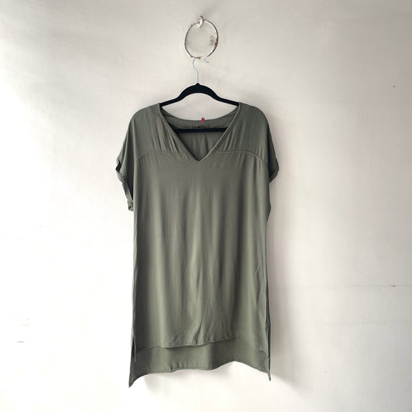Vestido o Camisa Larga Cuello V Verde Militar