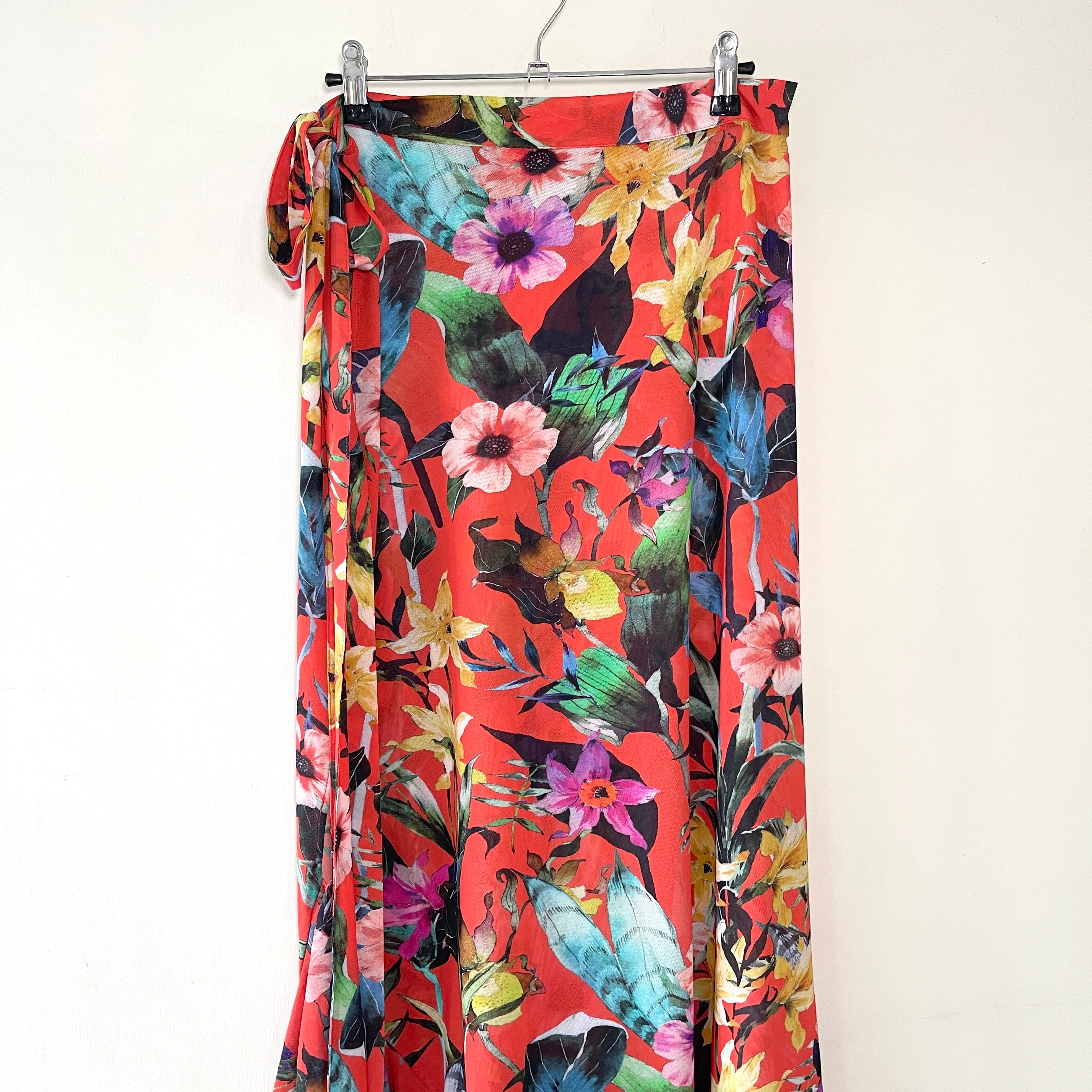 Falda Pareo de Flores Fondo Rojas