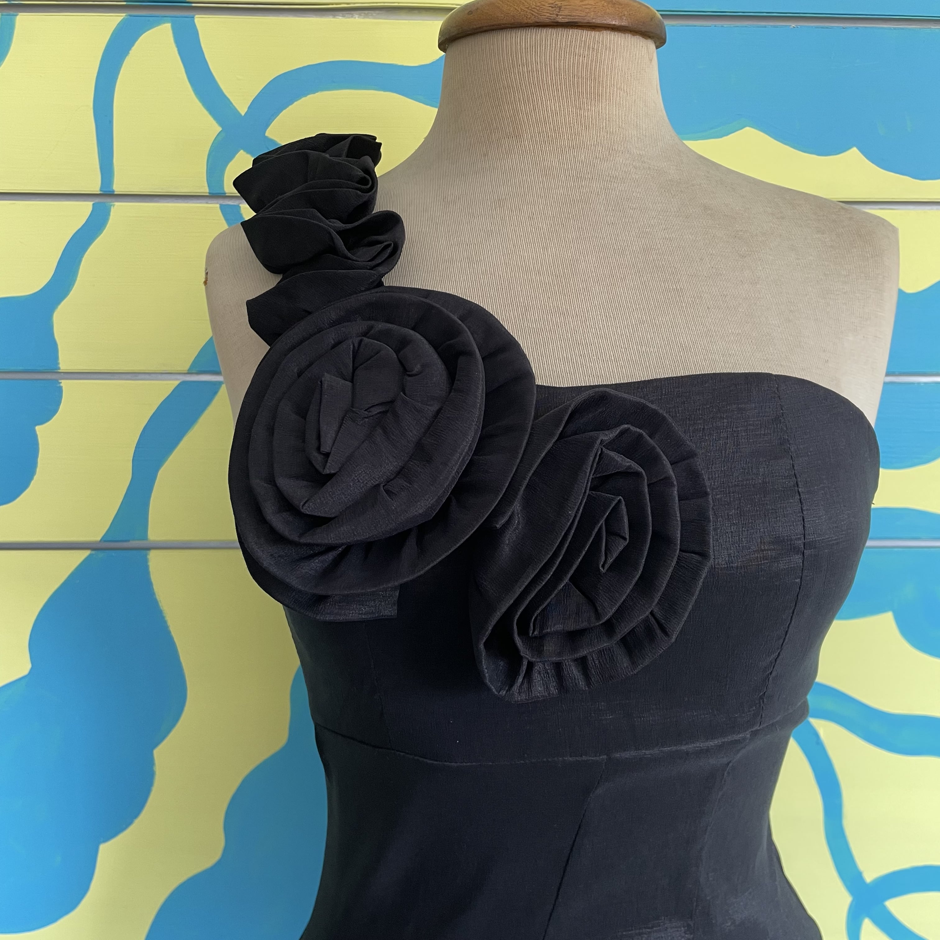 Vestido de Fiesta Negro Rosas Pegado