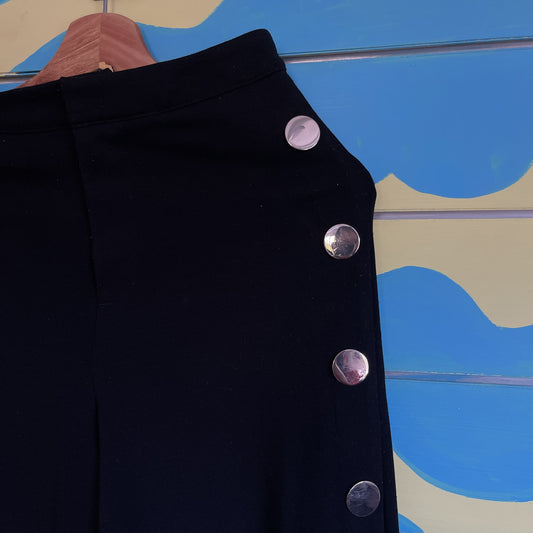 Pantalon Negro Botones Dorados