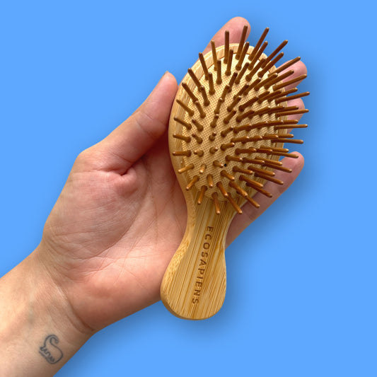 Cepillo Mini de Bambú para el Cabello Ecosapiens