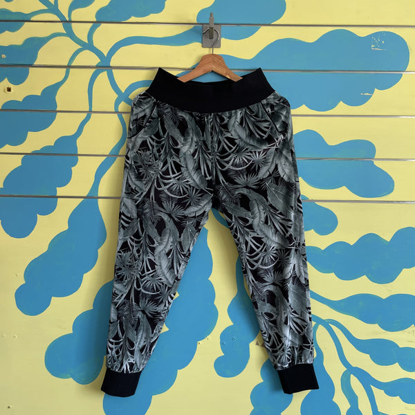 Jogger Velvet Estampado Selva